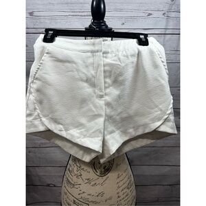 Love Riche‎ White Textured High Waisted Casual Shorts Womens Size Small